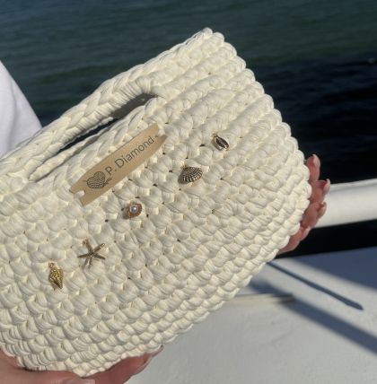 Лятна чанта в бяло с морски елементи 